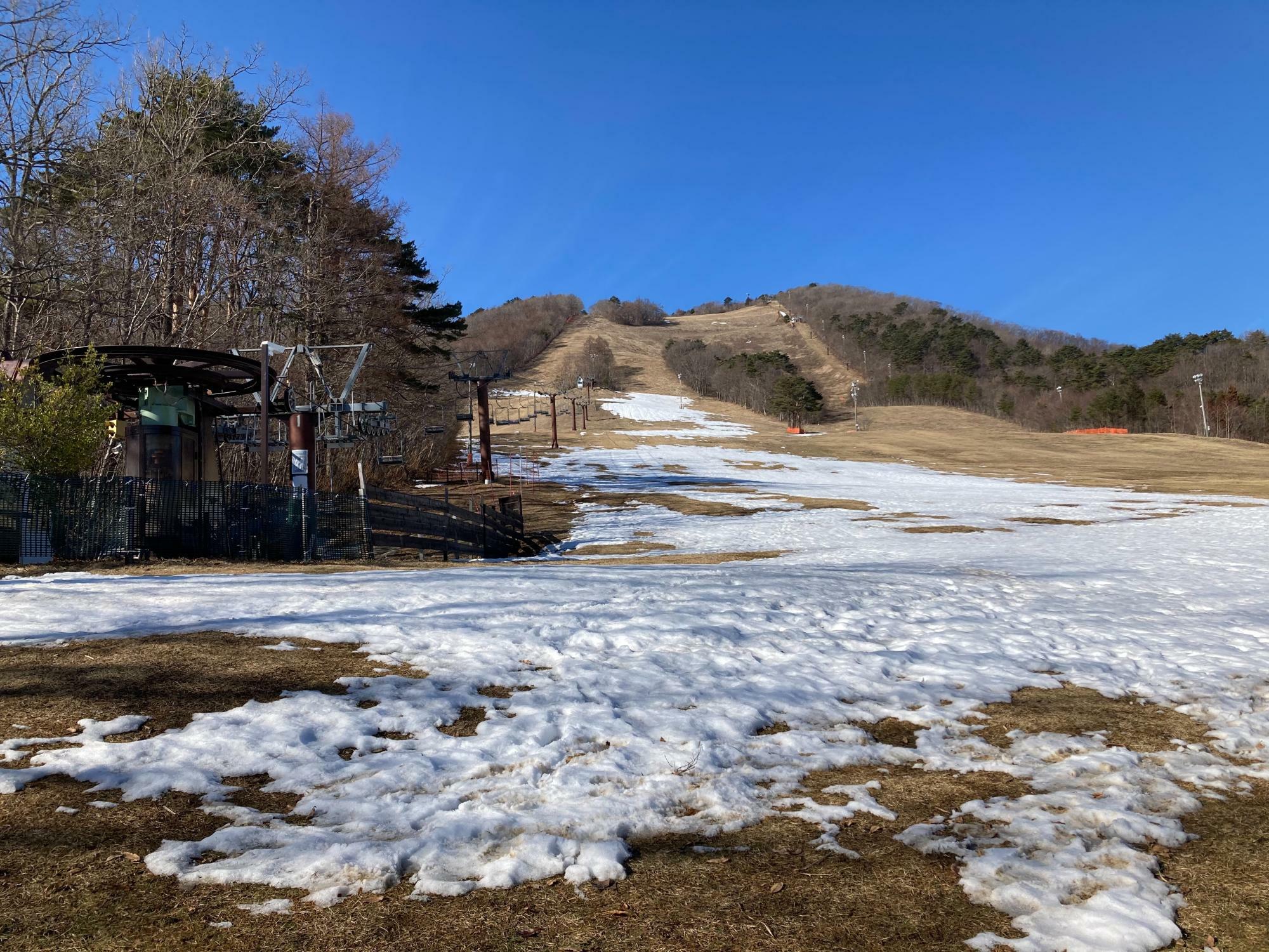 17日(土)仙台市内の泉ヶ岳スキー場　2月半ばにして早くも雪はなくなりスキー場の営業は終了している(撮影：ミヤギテレビアナウンサー　柳瀬洋平)