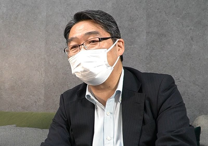 インタビューに答える前川喜平氏=2021年5月2日、大阪コミュニティ通信社撮影