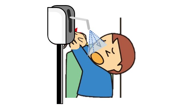 図2. ディスペンサー式のアルコール消毒剤は子どもの顔にかかりやすい(参考資料2より使用)