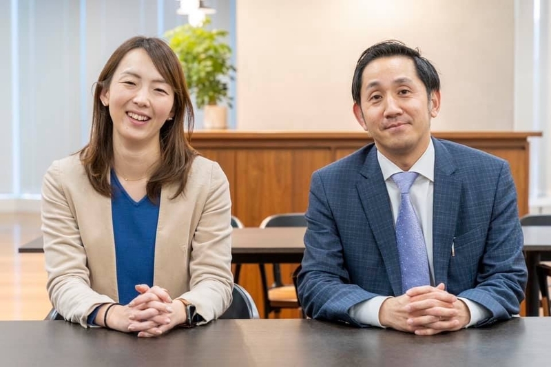 実際にフリーランス化した久保氏(写真左)