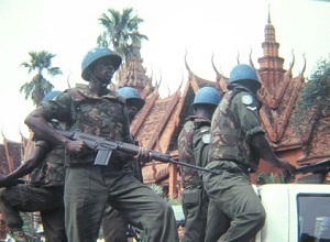 カンボジア首都で警戒任務に就くPKO部隊　撮影：筆者