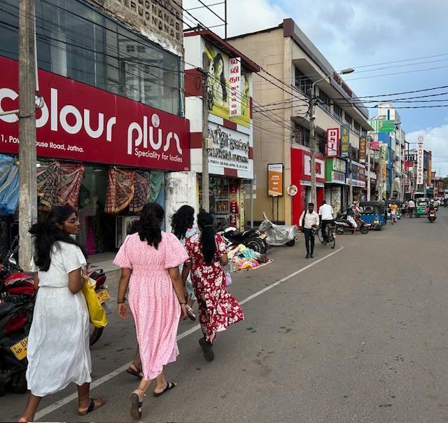 ジャフナ市内。スリランカの他の町とは違い、インドぽい雰囲気。