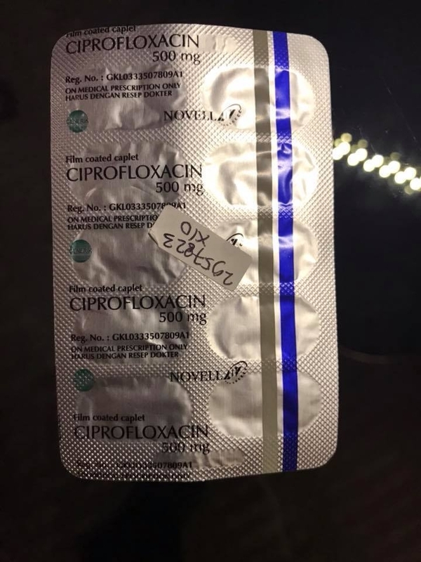 インドネシアの薬局で購入できた抗菌薬（筆者撮影）