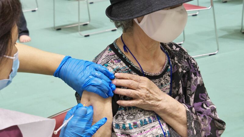 4回目の新型コロナワクチン　現時点での接種の対象は？なぜ医療従事者は対象ではないのか