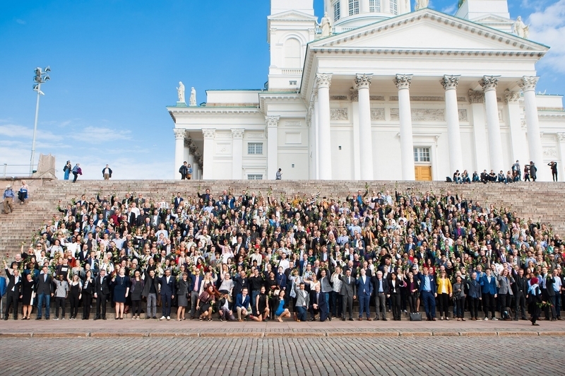 フィンランド国内外から集まった「エレメンツ・オブ・アーティフィシャル」の初代卒業生たち　撮影：Tuomas Saaliala