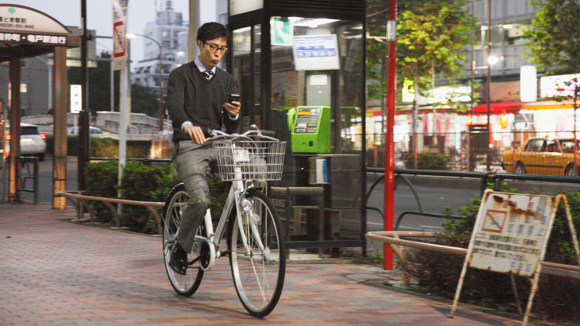 歩行者も自転車も自動車も邪魔