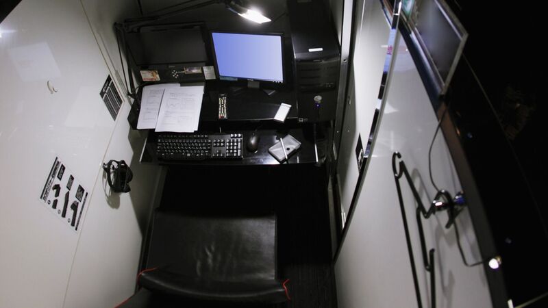 立てこもり事件で再燃か 鍵付き完全個室 のネットカフェ 法的な問題は 前田恒彦 個人 Yahoo ニュース 立てこもり事件で再燃か 鍵付き完全個室 のネットカフェ 法的な問題は 前田恒彦 個人 Yahoo ニュース