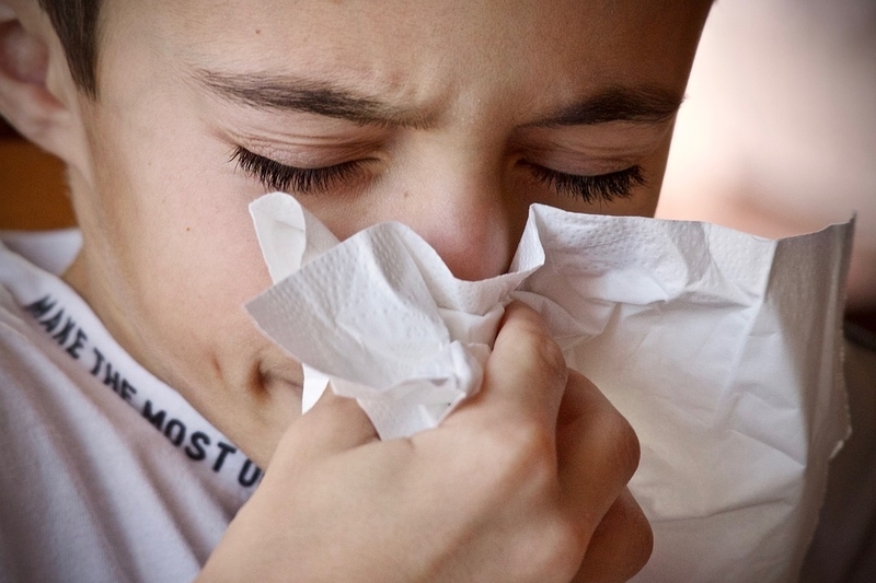 咳やくしゃみで、どれだけ感染を広げやすいか？の指標が「ウイルス力価」　画像：Pixabay