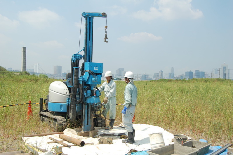 2007年、豊洲新市場予定地で都の専門家会議が行った掘削調査の様子