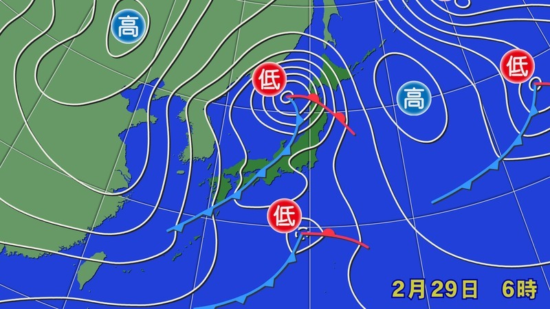 今年の29日朝の天気図。今夜、あすと、低気圧が北日本で急発達。