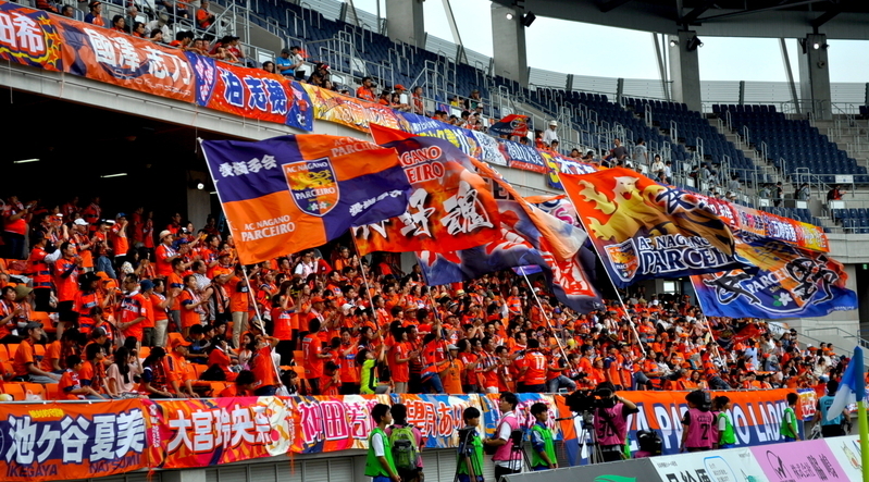 長野Uスタジアムに5,645人の観客が詰めかけた
