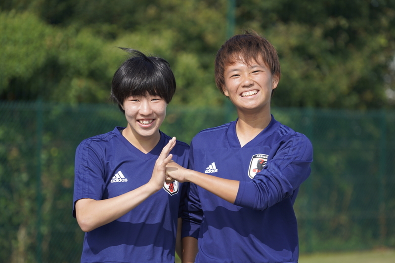 練習場にはいつも笑顔が溢れていた（南は右/左は遠藤純 写真：Kei Matsubara）