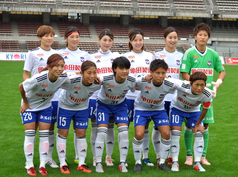 今シーズン初の連勝を飾った新潟。久保田は上段一番左（写真：Kei Matsubara）