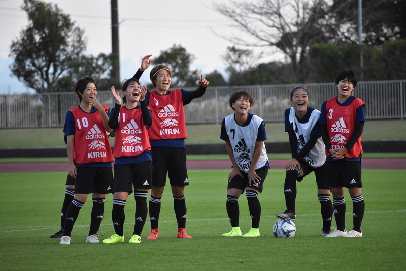 アジア予選に臨むU-19日本女子代表（筆者撮影）