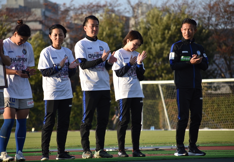 左から大竹、石田美穂子コーチ、廣瀬義貴GKコーチ、後藤香代子トレーナー、川邊監督