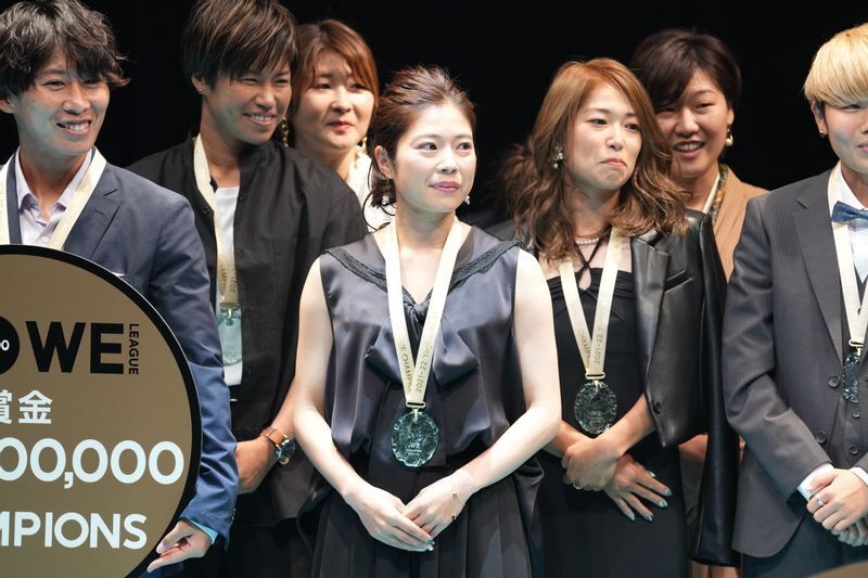 ドレス スーツ姿のプロ選手たちが集結 Weリーグアウォーズを写真と共に振り返る 松原渓 個人 Yahoo ニュース ドレス スーツ姿のプロ選手たちが集結 Weリーグアウォーズを写真と共に振り返る 松原渓 個人 Yahoo ニュース