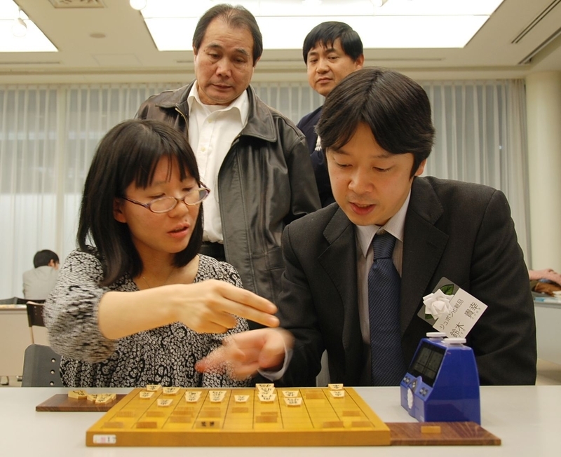 2010年、ペア将棋選手権で優勝（撮影：松本博文）
