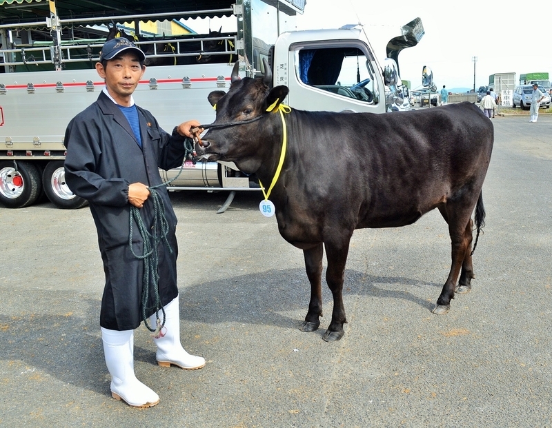 最高賞である名誉賞に輝いた「いちふく」と生産者の籾谷さん