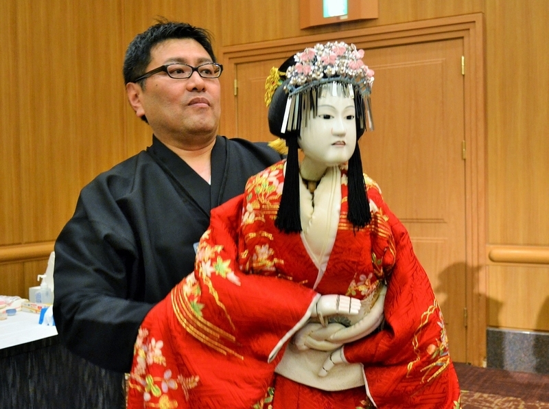 キャンペーンには、淡路島の伝統芸能「淡路人形浄瑠璃」の人形も登場