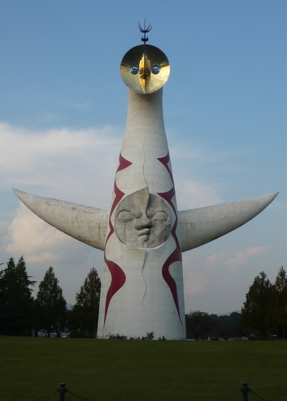 1970年大阪万博のシンボル「太陽の塔」