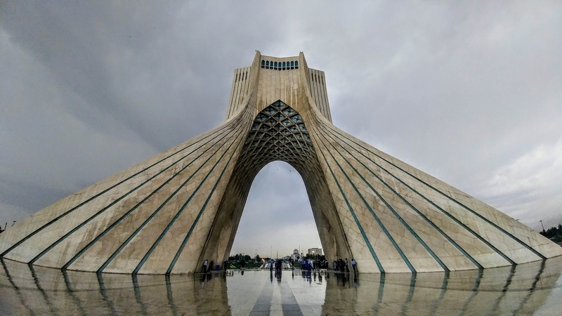 テヘランのシンボル「アーザーディー広場」（pixabay）