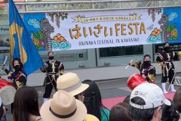 エイサーを披露する有志団体=川崎市