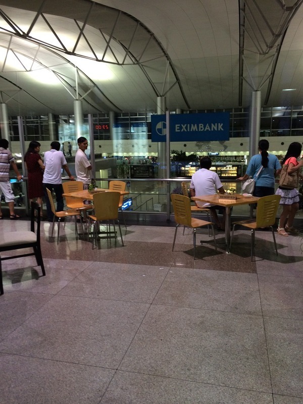 ベトナムの空港の様子　様々なビジネスパーソンが集まる場所になってきている
