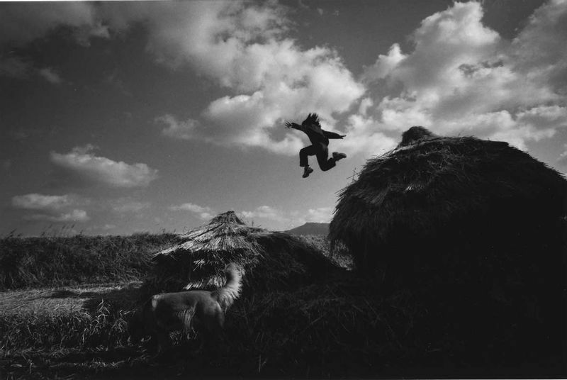 「写真新世紀」奨励賞を受賞した写真集の一枚。長男の渓人くんを写した