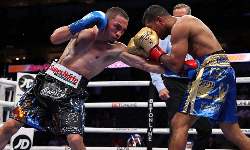 エストラーダ(左)vsゴンサレス第2戦(写真:Matchroom Boxing)