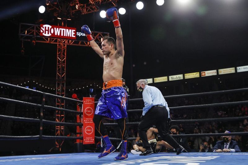 これも左フックが炸裂。WBC王座を奪取したノルディーヌ・ウバーリ戦(写真:Esther Lin)