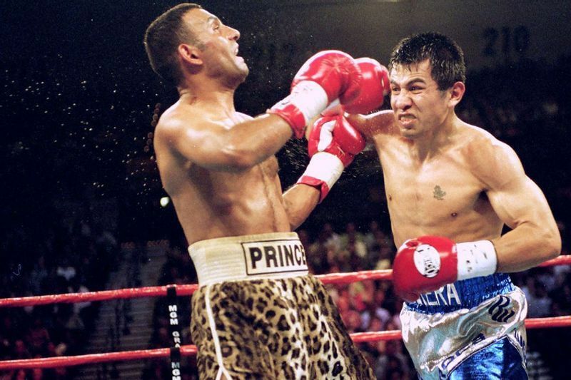 2001年のハメド（左）ｖｓバレラ（写真：Boxing History）