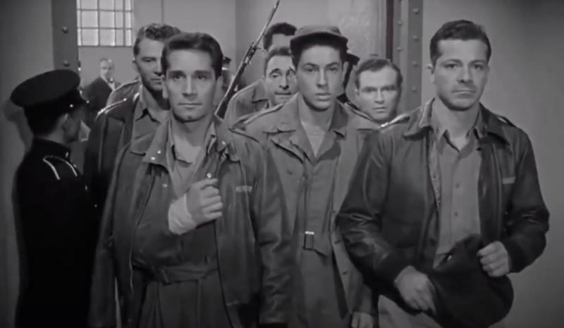 　映画「パープルハート」1944年公開　右端が締め括りのスピーチをした機長役のダナ・アンドリュース