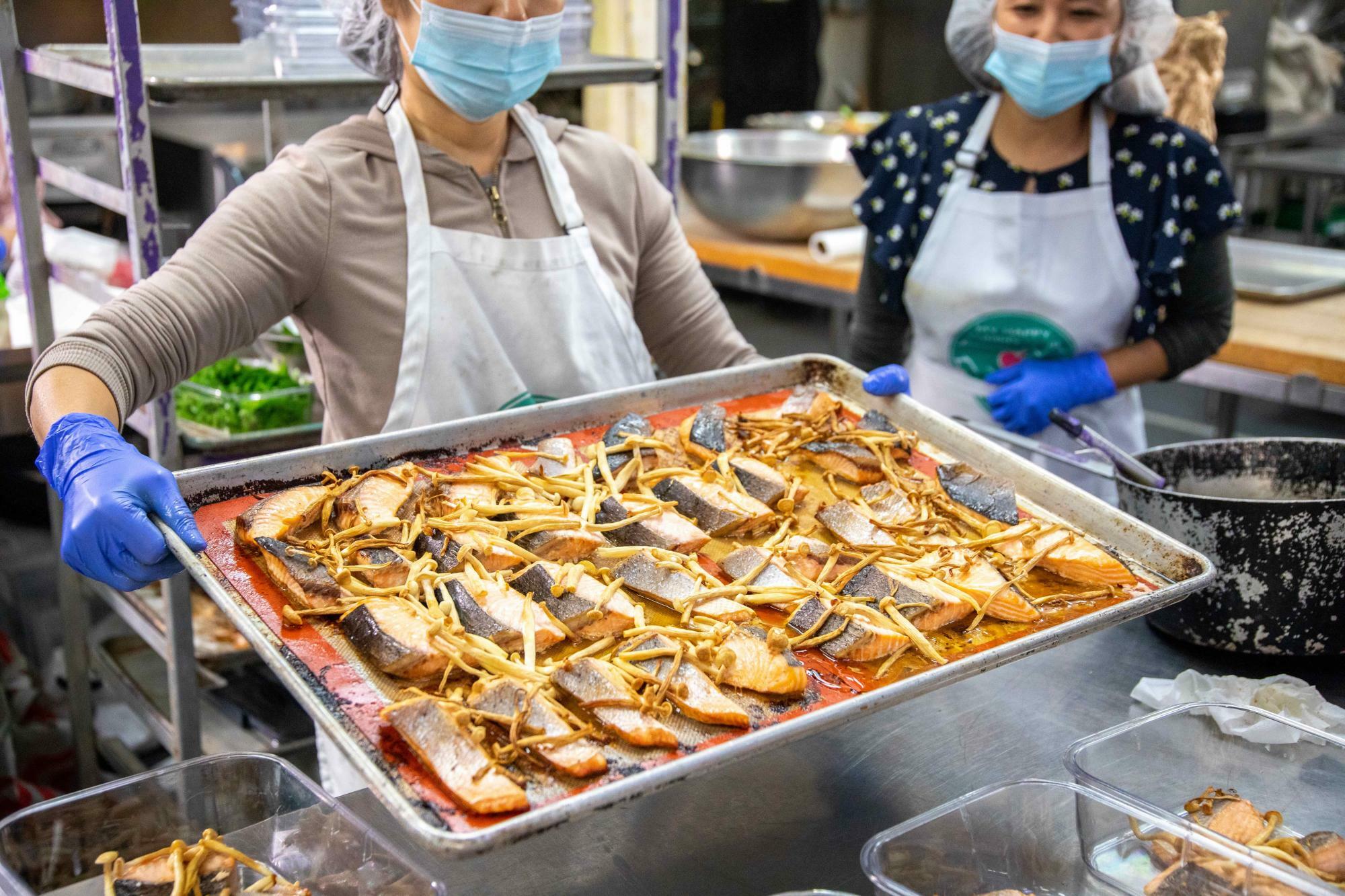 ニューヨーク市内で調理されるメニュは野菜、魚、肉と栄養バランス満点だ（２点ともマイハッピータミー クラブ提供）