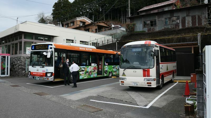 奈良県十津川村・上野地で旧y系をとる奈良交通・八木新宮特急バス