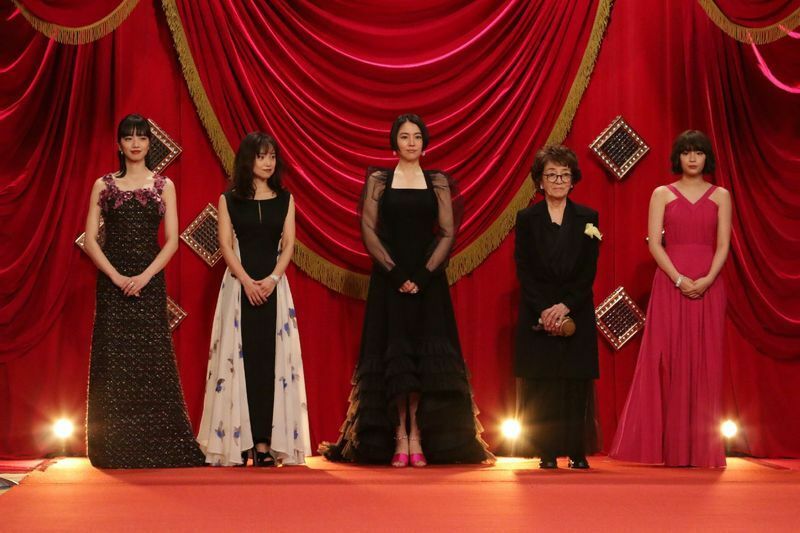 左から、小松菜奈さん、永作博美さん、長澤まさみさん、倍賞千恵子さん、広瀬すずさん　（C)日本アカデミー賞協会
