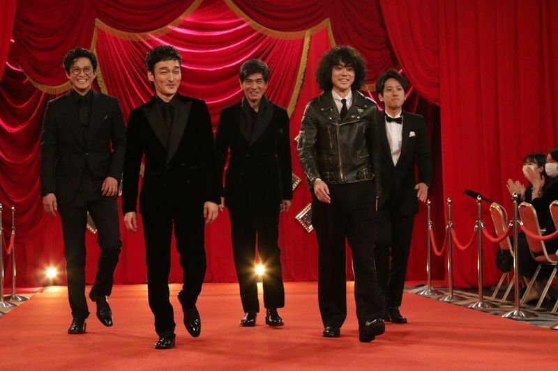 左から、小栗旬さん、草なぎ剛さん、佐藤浩市さん、菅田将暉さん、二宮和也さん　（C)日本アカデミー賞協会