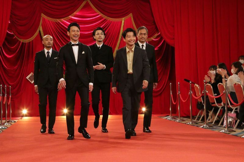 左から、宇野祥平さん、妻夫木聡さん、成田凌さん、星野源さん、渡辺謙さん　（C)日本アカデミー賞協会