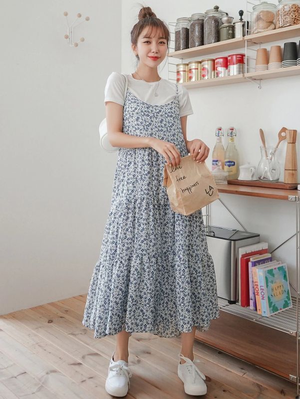 バッグとスニーカーも白でそろえて、クリーンな雰囲気に (画像協力:SHEIN)