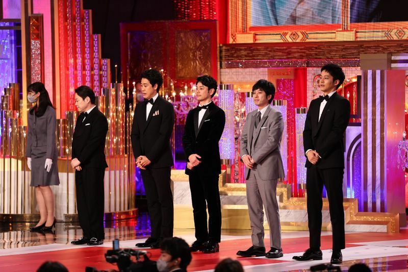 左から、阿部サダヲさん、大泉洋さん、妻夫木聡さん、二宮和也さん、松坂桃李さん