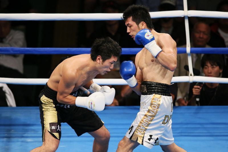 現役の東洋太平洋王者相手に見事なTKO勝ちで初陣を飾る