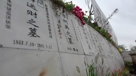 被災地の１つ漢旺鎮にある共同墓地