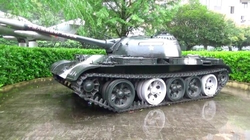 英雄を記念する公園に展示された戦車（湖南省株洲にて4月）