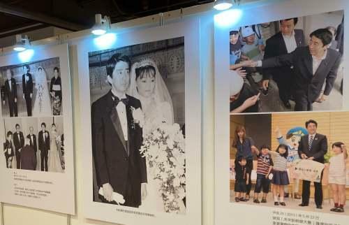 昭恵夫人と結婚した頃の写真も展示された（2023年4月8日台北　筆者撮影）