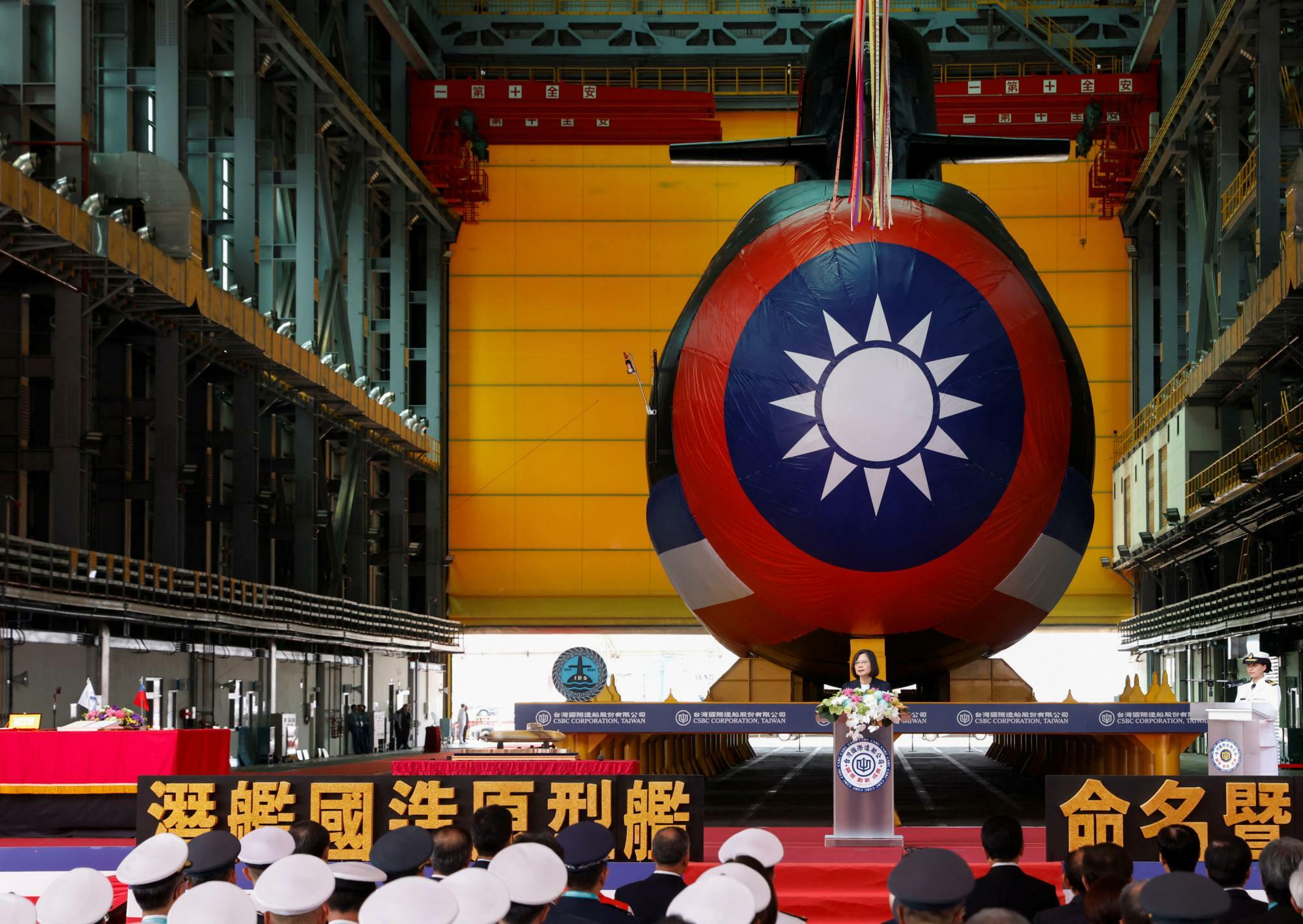 台湾初の国産潜水艦「海鯤号」の進水式（2023年9月28日台湾高雄）