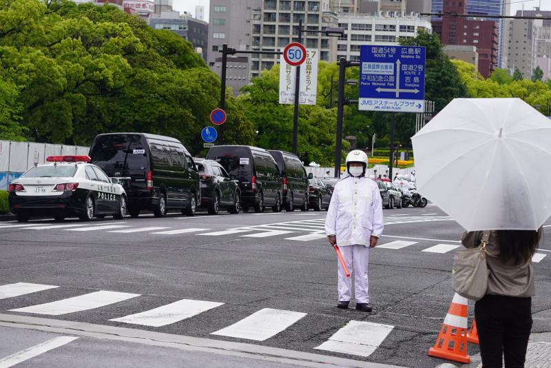 広島市中心部を東西に貫く平和大通りはサミット期間中、断続的に通行止めが続いた（2023年5月19日、筆者撮影）