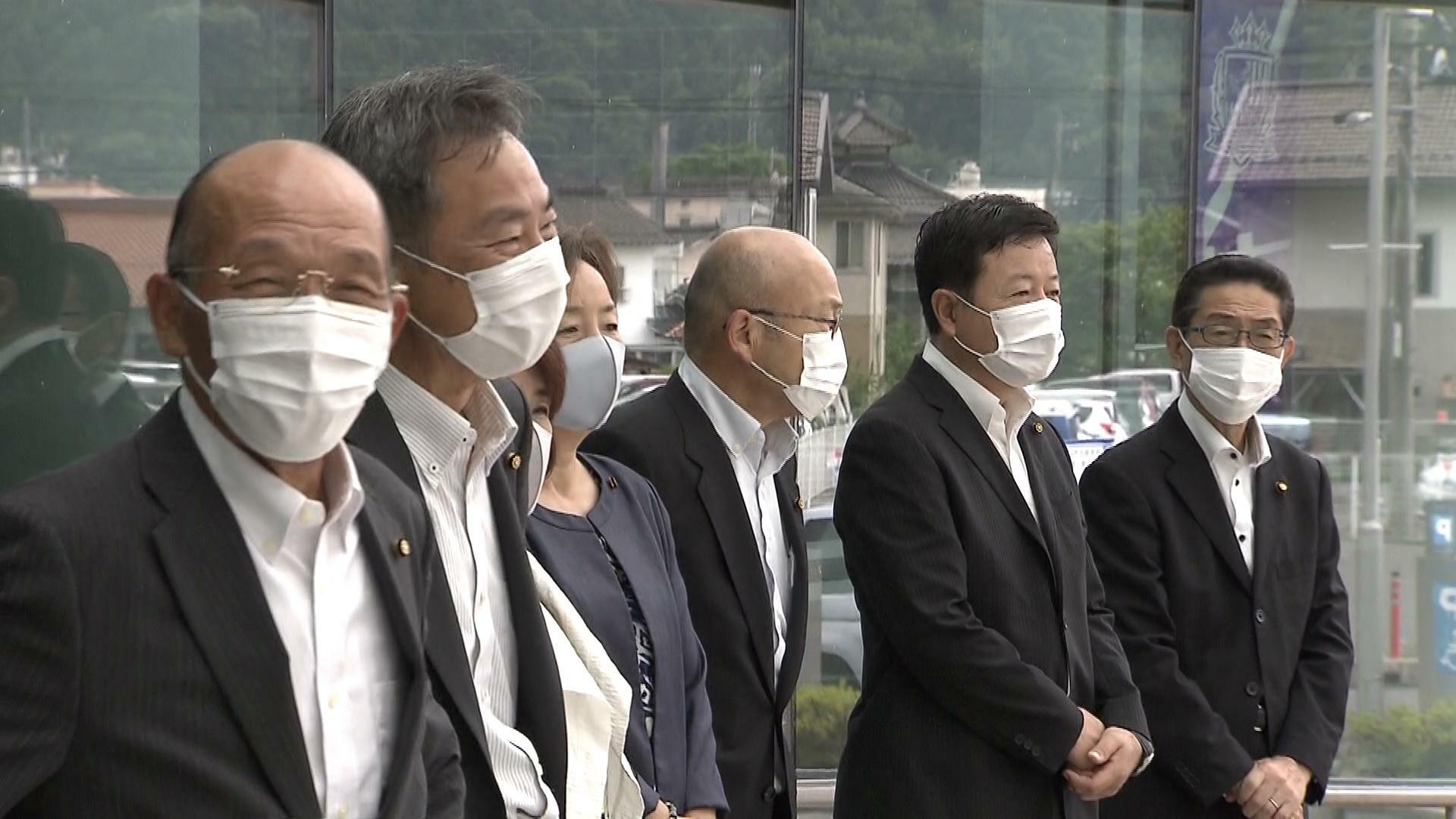 映画「#つぶやき市長と議会のオキテ 劇場版」の一場面　©️広島ホームテレビ