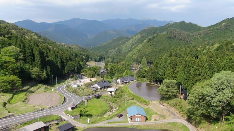 「屋根の上に吹く風は」より