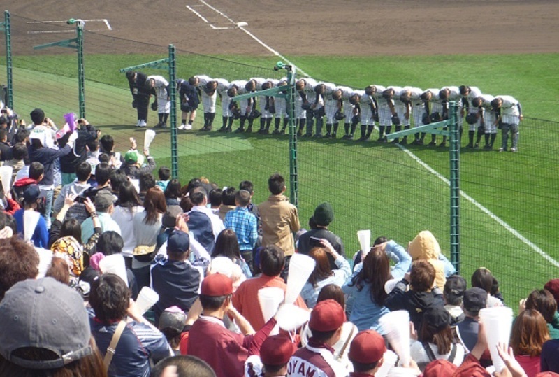 健闘した池田の選手たちにねぎらいの拍手。ファンも名門復活を見届けた