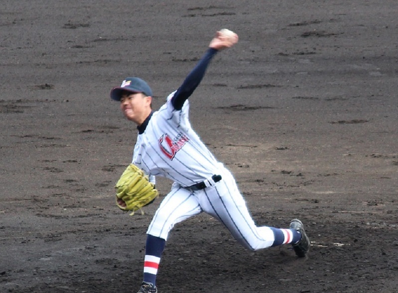 浦和学院の江口は、打者のインコースをうまく攻め、平安の打者に的を絞らせなかった