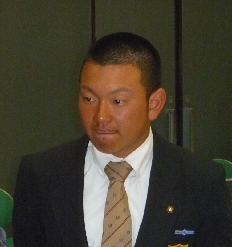 大阪桐蔭・森主将は、他校からの質問にもテキパキ答えていた（85回大会）。